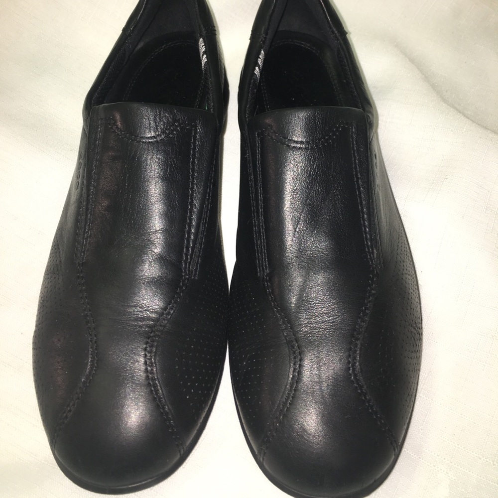 Ecco Brand Black sz8 comfort walking shoe